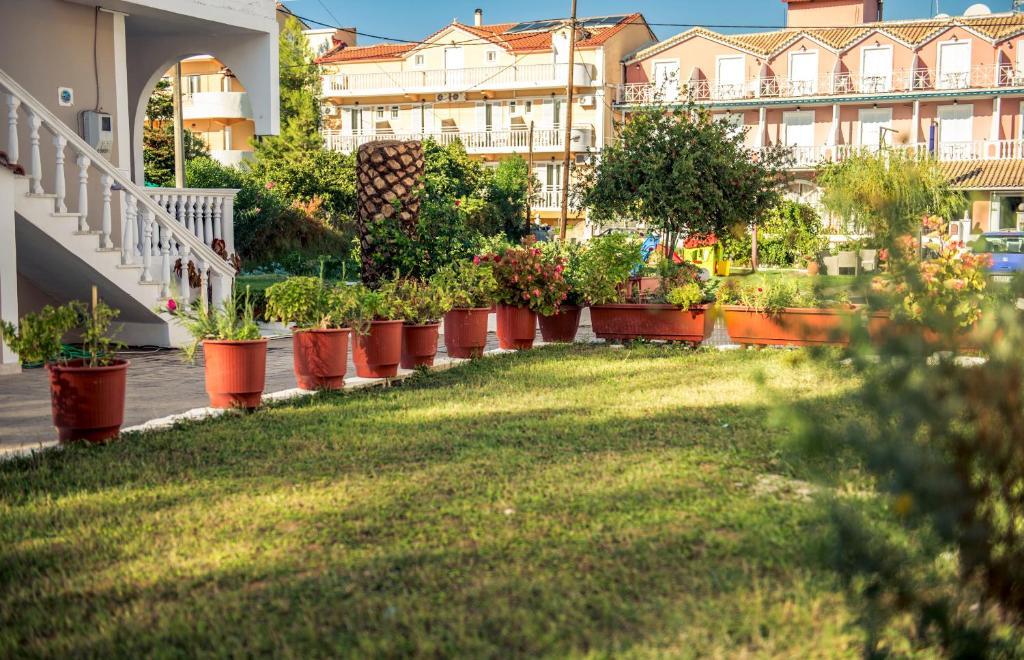 Ragias Studios Planos Exterior foto
